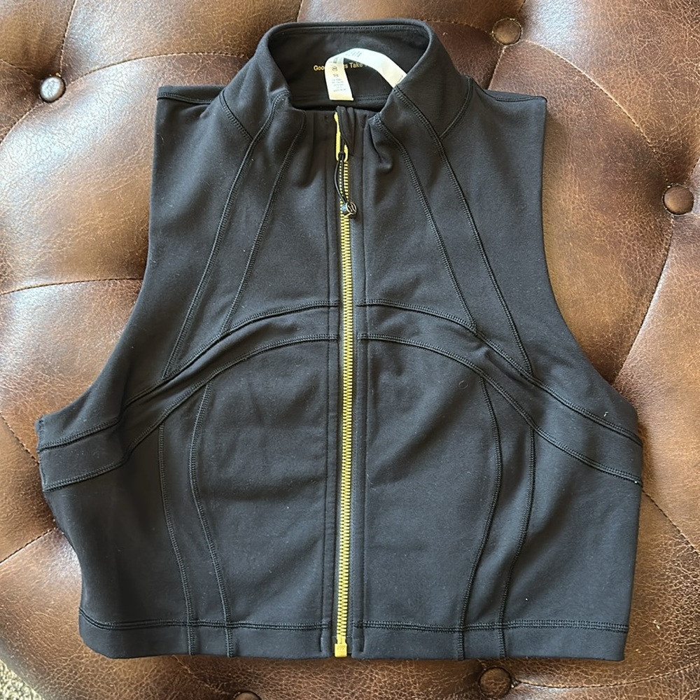 Lululemon cropped zip up vest. Gold, zipper, and logo rare.